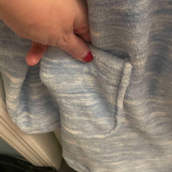 Light blue and white Stan Herman turtleneck fleecy winter top with pockets - Picture 4 of 5